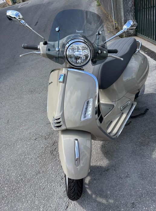 scooter vespa 300