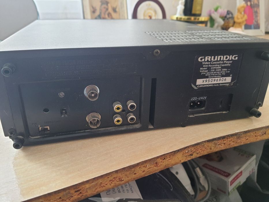Відеомагнітофон Grundig GVP500R