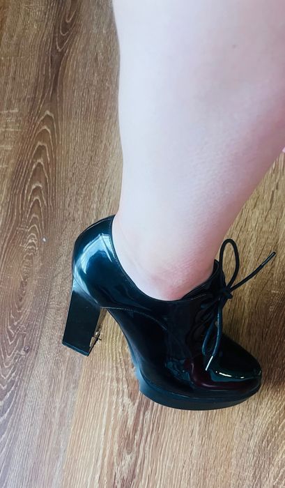 Продам туфлі в новому стані