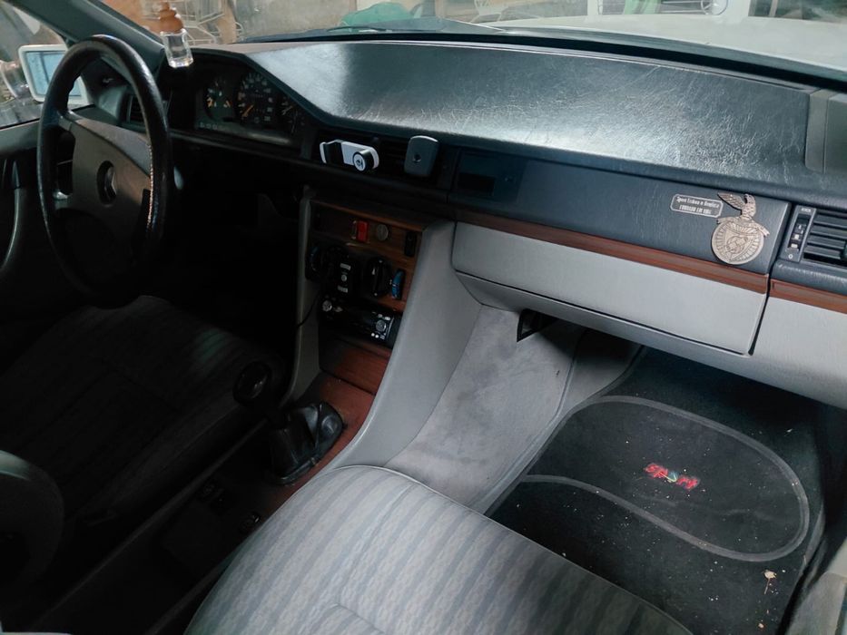 Mercedes 230e.