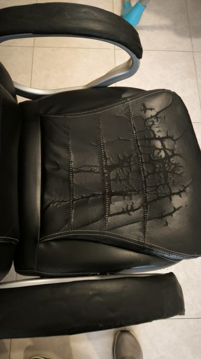 Cadeira de Escritório / Secretária Preta (Para Peças ou Uso Baixo)