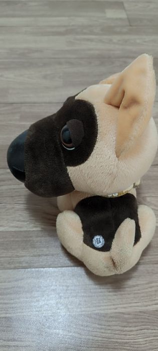 Cão peluche, marca The Dog. Será limpo antes de enviar.