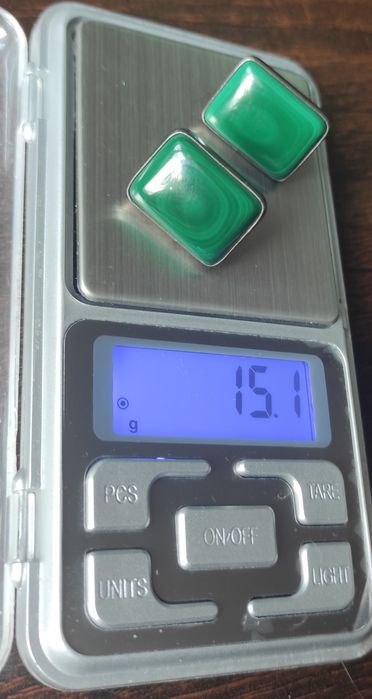 Kolczyki z malachitem.