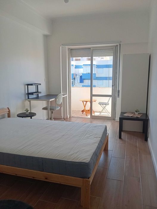 Quarto para arrendar - Lumiar- Santa Clara
