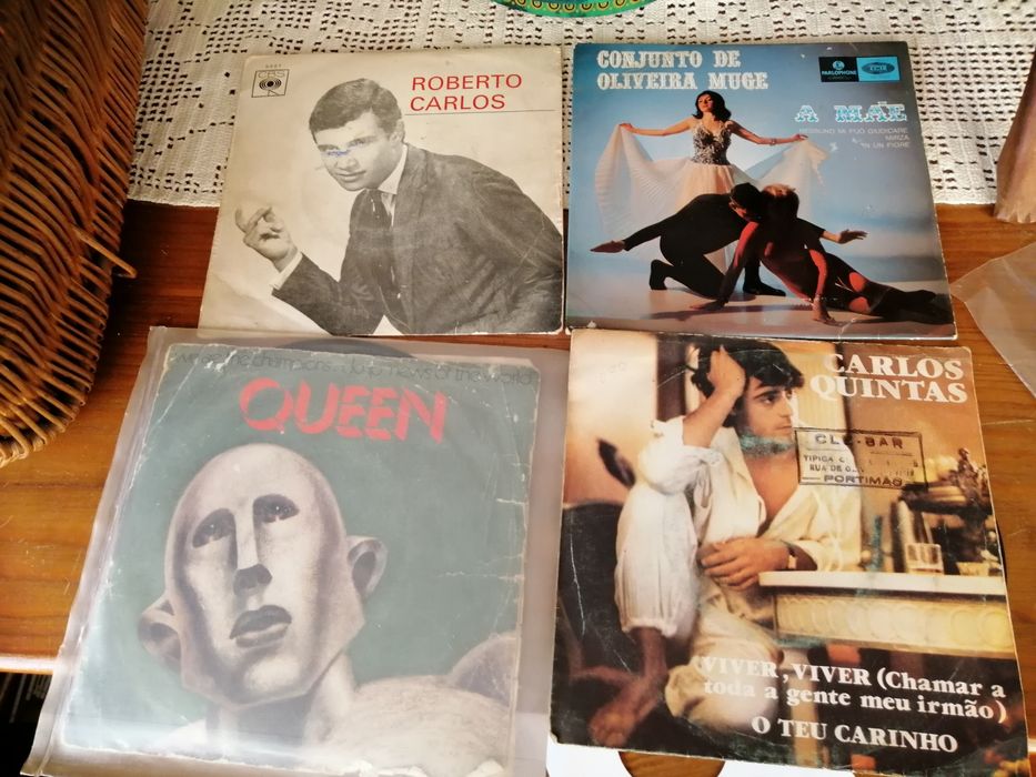 Singles  4 e  6 euros  cada