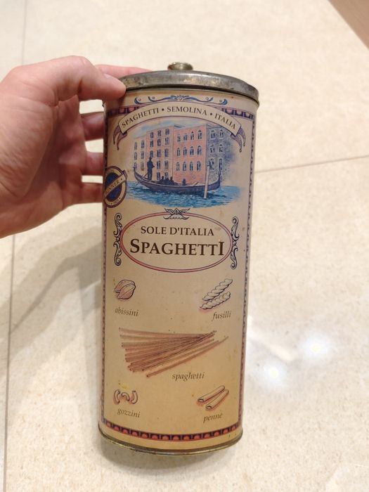 Stara puszka po makaronie spaghetti Sole d' italia