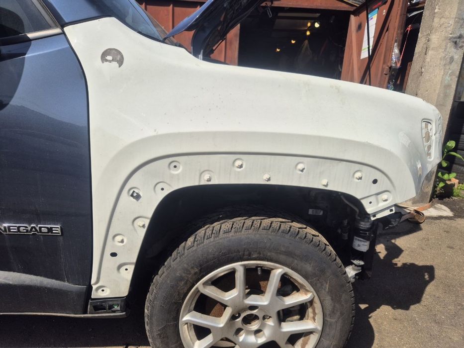 Крило праве оригінал Jeep Renegade
