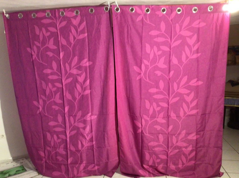 Cortinados 2 pendentes (sala o quarto) cor roxo com ramos