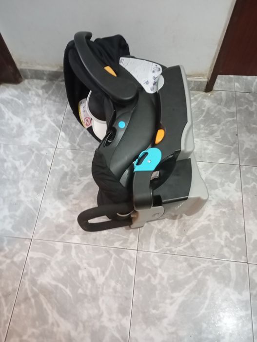 Carrinho de bebe com cadeiras