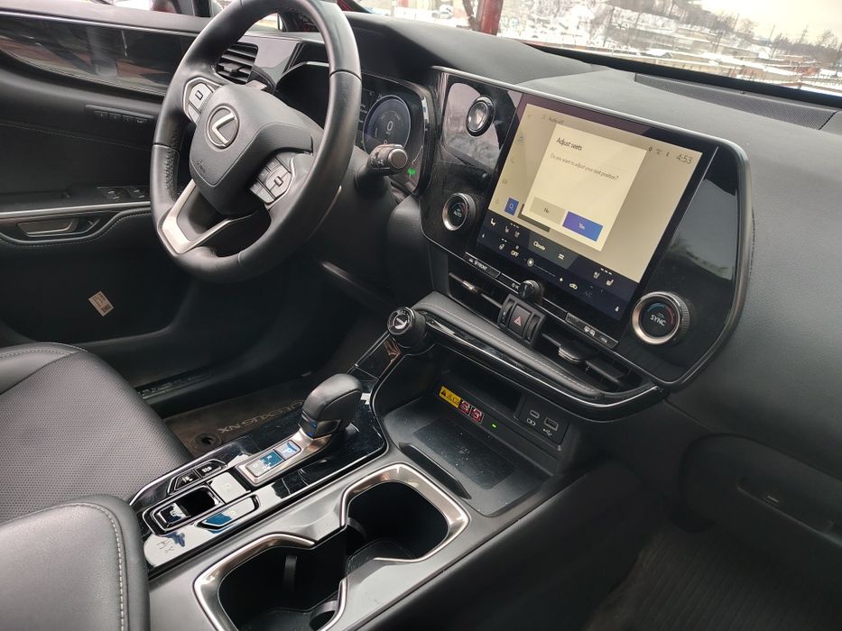 Lexus Nx 350H Premium 2024 Red 2.5L