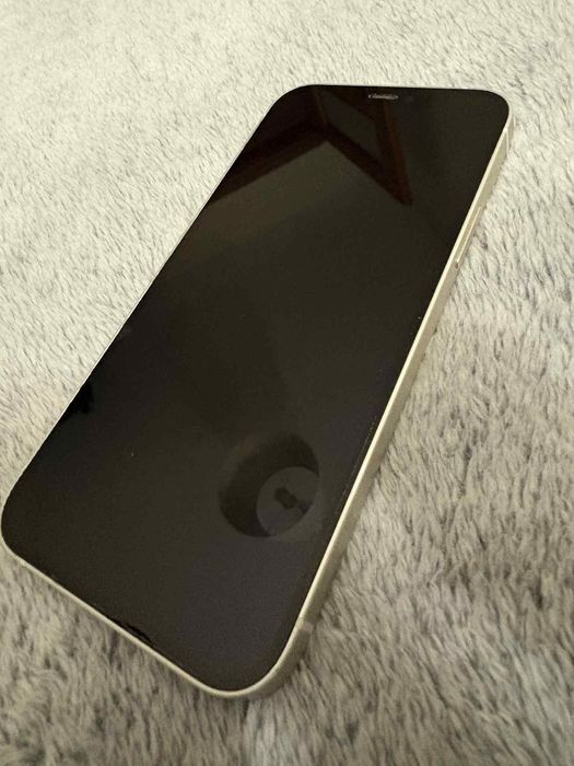 iPhone 12 w kolorze białym
