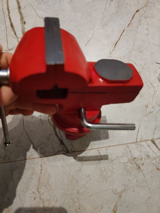 Małe imadło warsztatowe przenośne i obrotowe Nowe ślusarskie