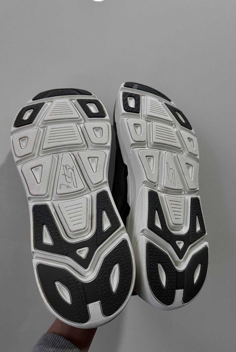 Чоловічі спортивні кросівки Skechers Max Cushioning  розмір 45