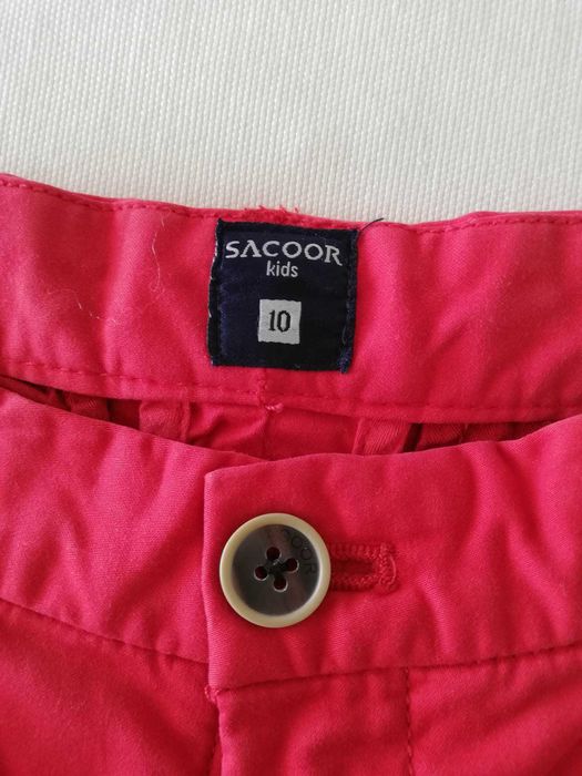 Calça chino vermelha da marca Sacoor, tamanho 10 anos
