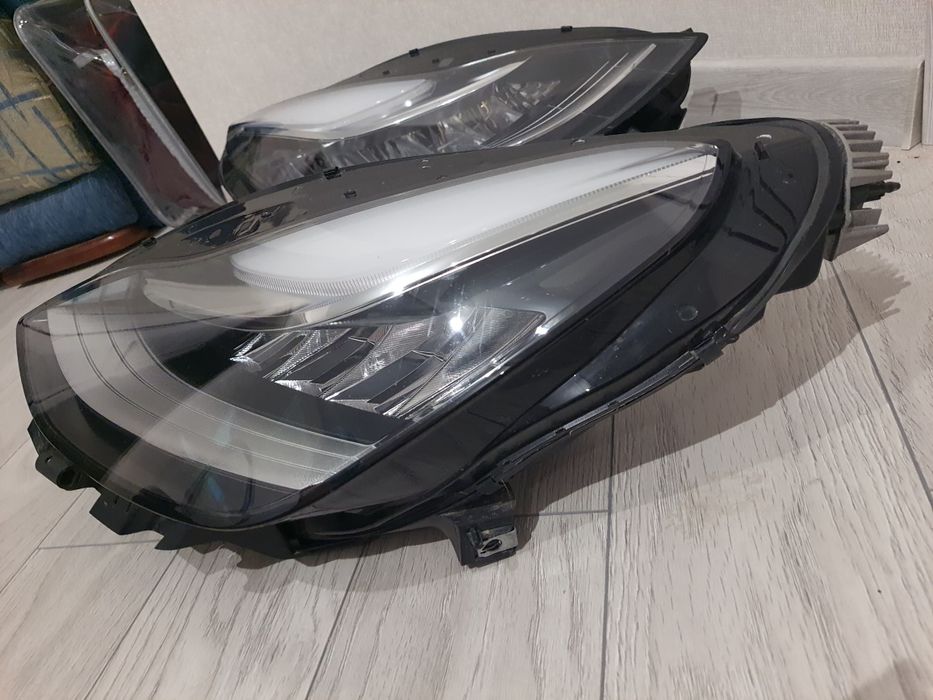 Фара ліва Tesla model y 3