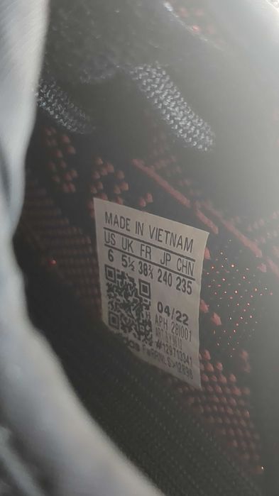 Oryginalne buty Yeezy 350v2 - Core Black Red Bred - rozmiar 38 2/3eu