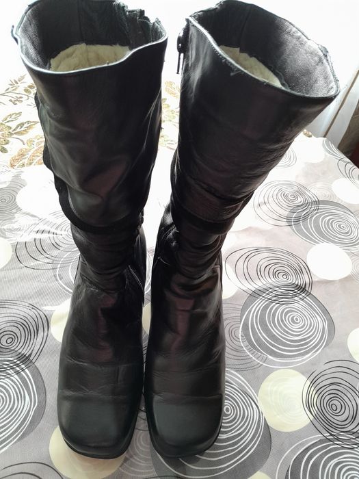 Жіночі шкіряні зимові чоботи.