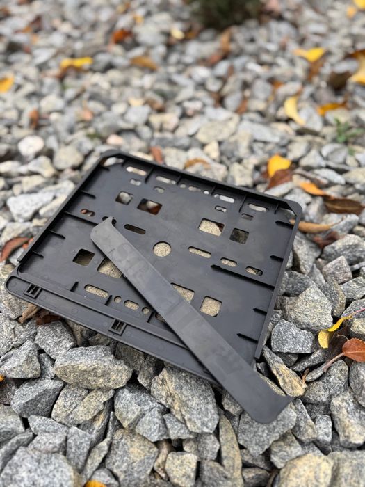 Номерна рамка на мото