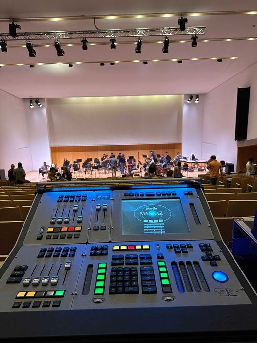 Mesa de Luz de controle até 16.384 máquinas, tem Kit instalado