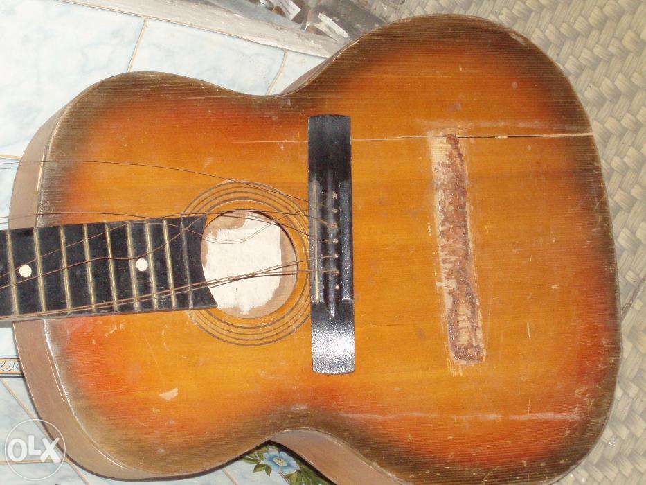 Гитару треб.подклейки или на запчасти.;футляр утепленный(обмен)