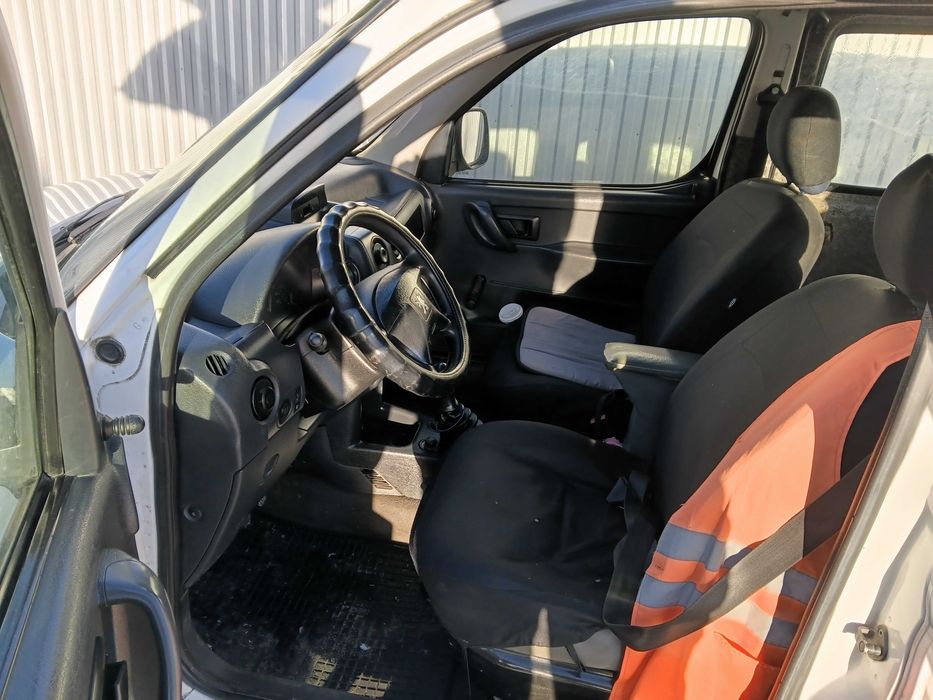Пежо партнер пасажир 2,0 дізель