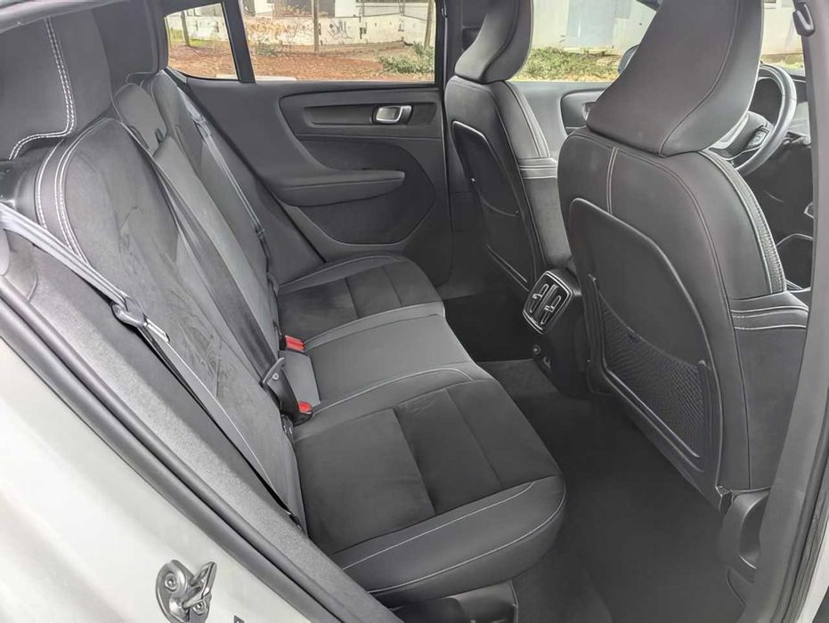 Volvo C40 Recharge      2023