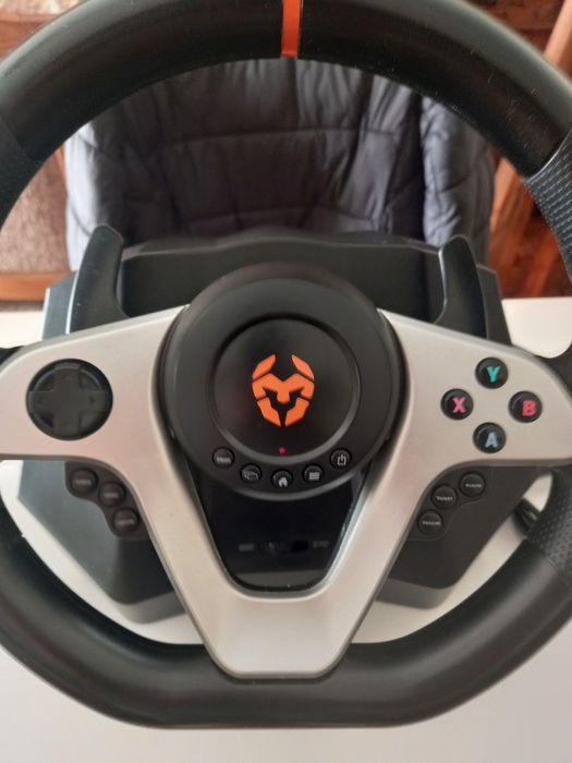 VENDO VOLANTE USADO MAS EM BOM estado para  pc com pedais e mudanças