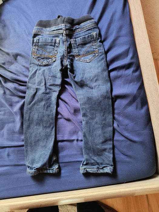 Sprzedam spodnie grubsze rozmiar 110.