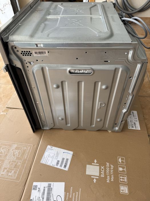 Forno AEG com algum desgaste. Mas funciona.