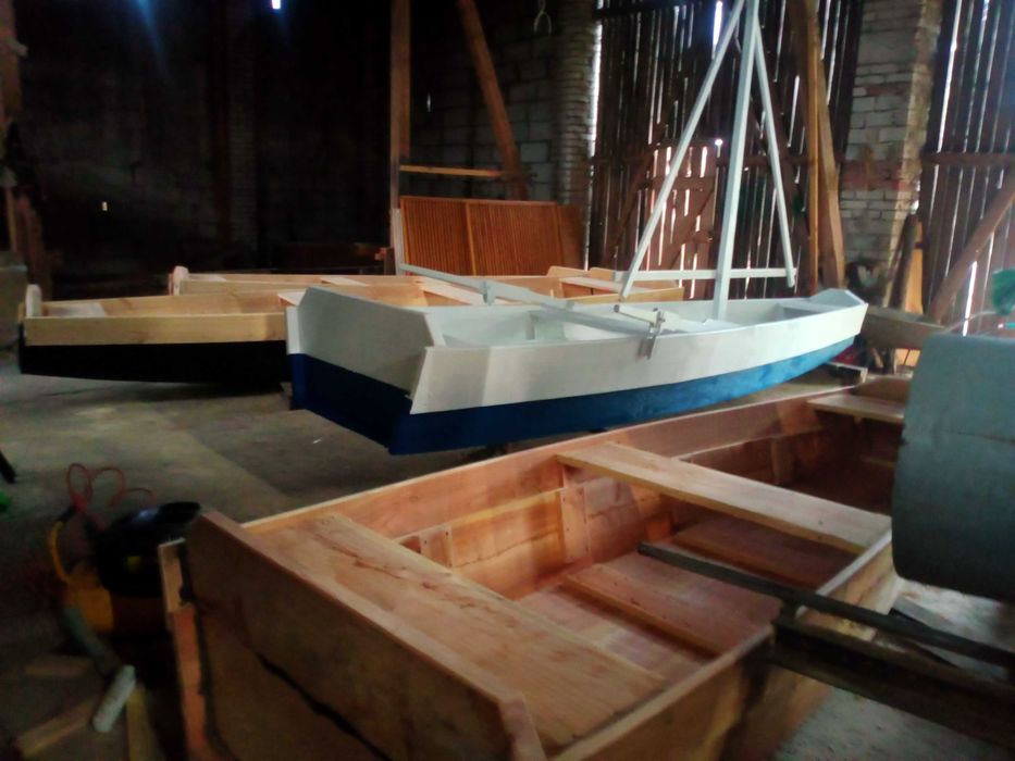 Łódka wędkarska drewniana sosnowa