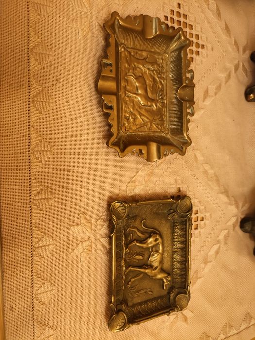 Stare mosiężne popielniczki