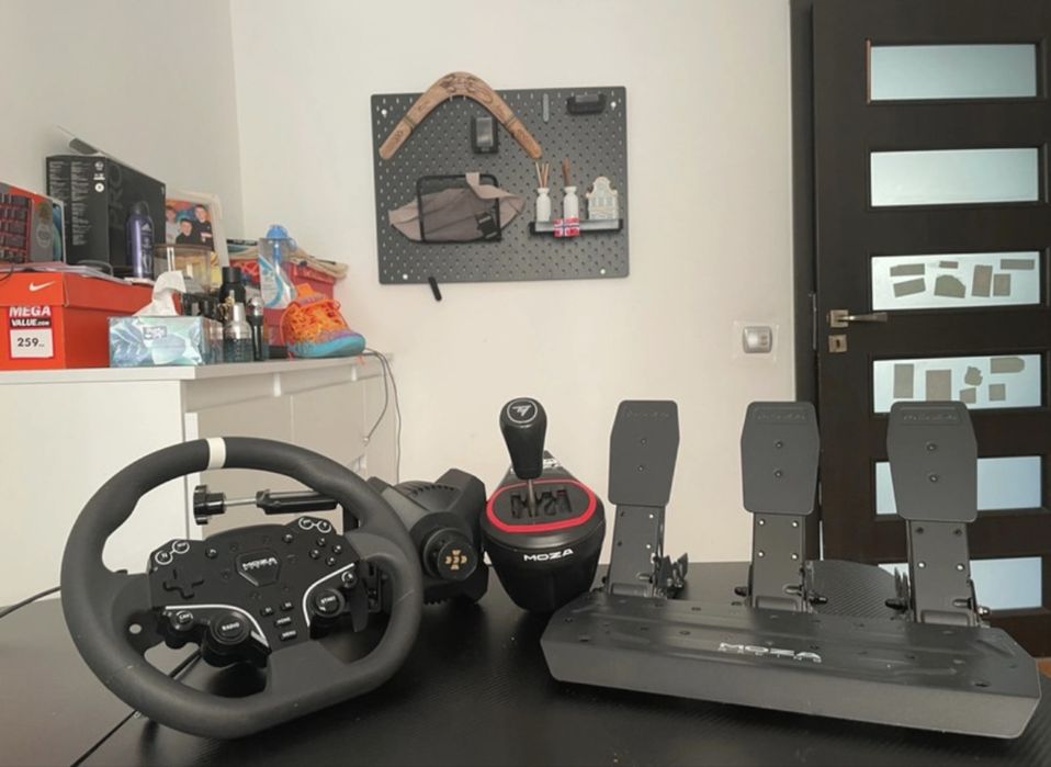 MOZA R3 + Shifter ThrustMaster