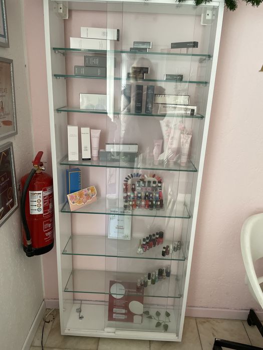 Espositor , usei para demonstração decosmetica e vernizes.