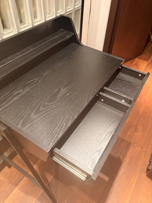 Biurko Borr z szufladami