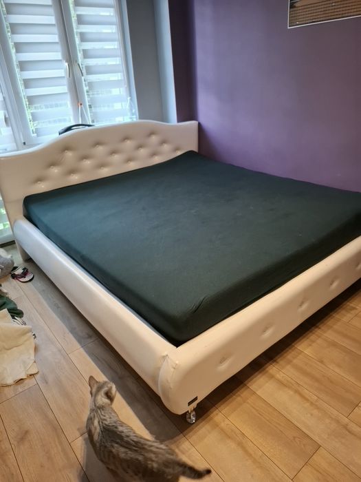 Łóżko małżeńskie