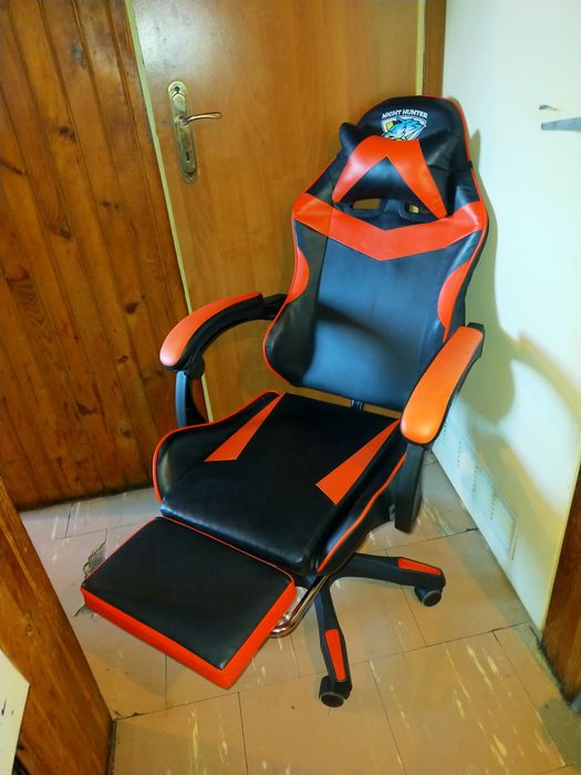 Fotel gamingowy Cerlo Fox  z podnóżkiem