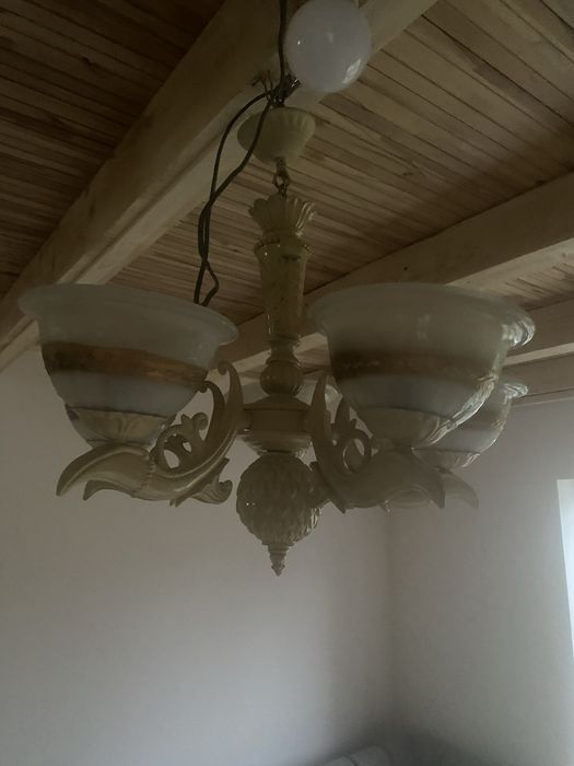 Люстра в хорошому стані