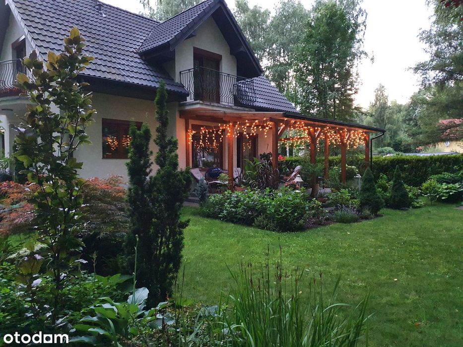Dom wolnostojący w spokojnej okolicy z zadbanym ogrodem