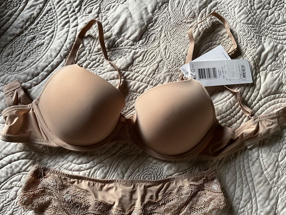 Triumph Lovely Micro WHPM i Brazylian stringi.  Stanik i stringi 75C/S