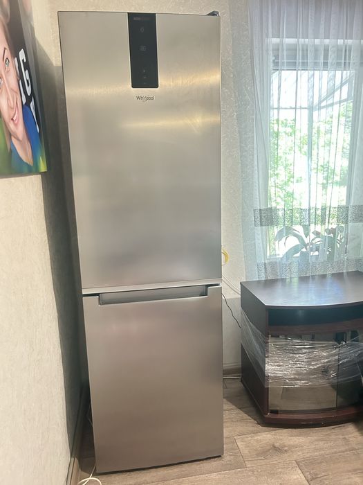 холодильник продам майже новий ( 1 рік в експлуатаціі)є гаранті