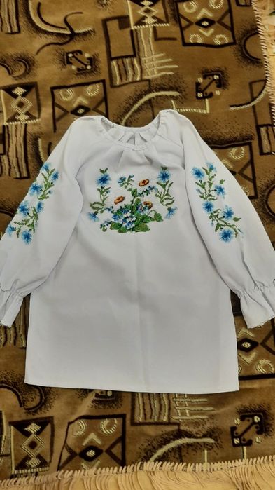 Вишита сорочка бісером на дівчинку