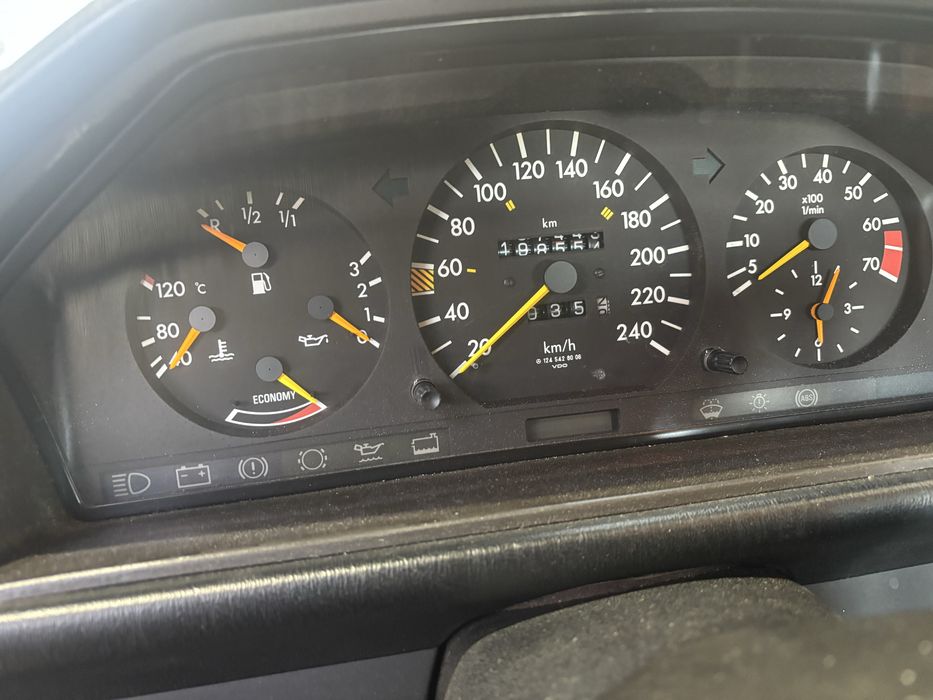 Mercedes benz 260E w124