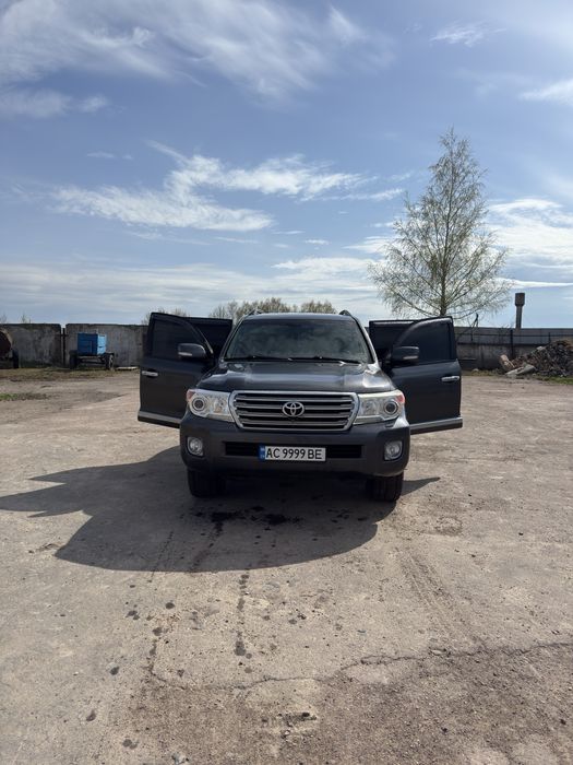 Продам Toyota Land Cruiser 200