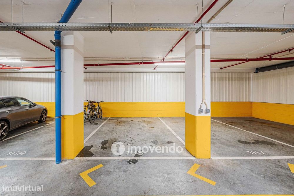 Apartamento T2 moderno, com estacionamento, na Alta de Lisboa