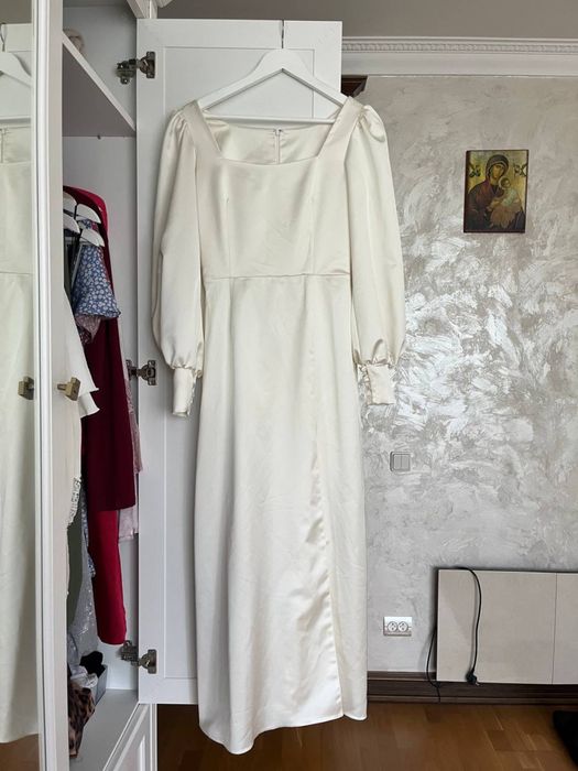 Біла сукня максі