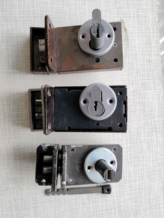 Замок накладной дверной