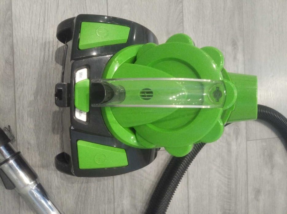 Пилосос Grunhelm GVC8210G