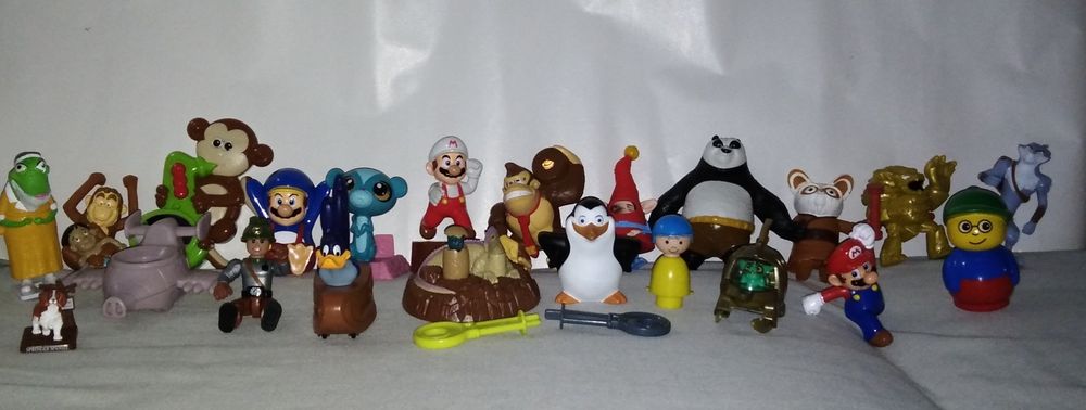 Lote de bonecos / brinquedos diversos64737912889090120