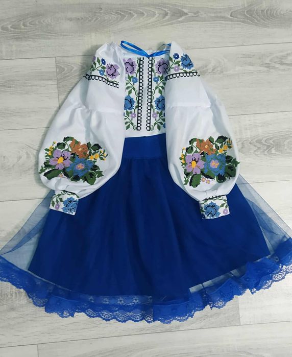 Вишиті сорочки костюми сукні для дівчинки