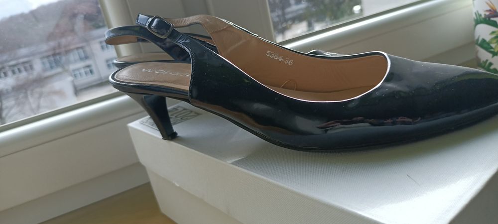 Buty na obcasie czółenka Wojas 38
